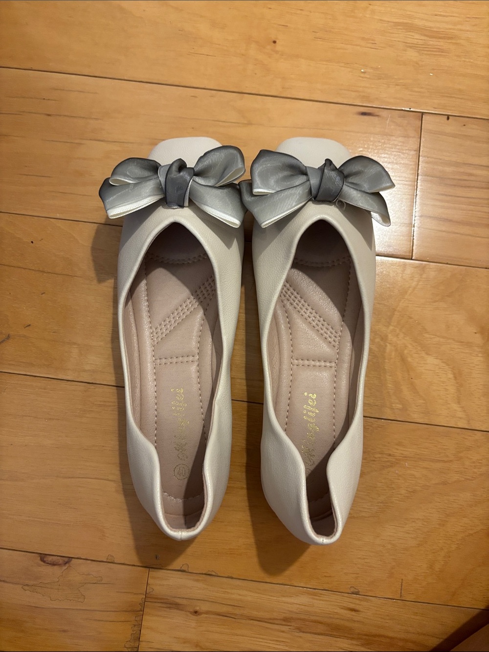 AEROSOLES Ivory Flats with Silver Bow Detail